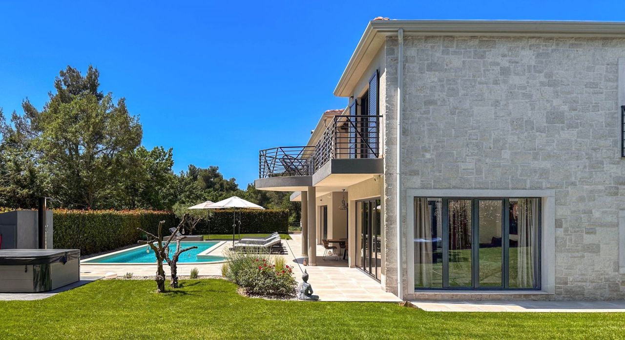 Вилла в Порече, Хорватия, 280 м² - фото 1