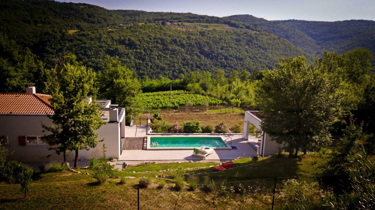 Вилла в Мотовуне, Хорватия, 110 м² - фото 1