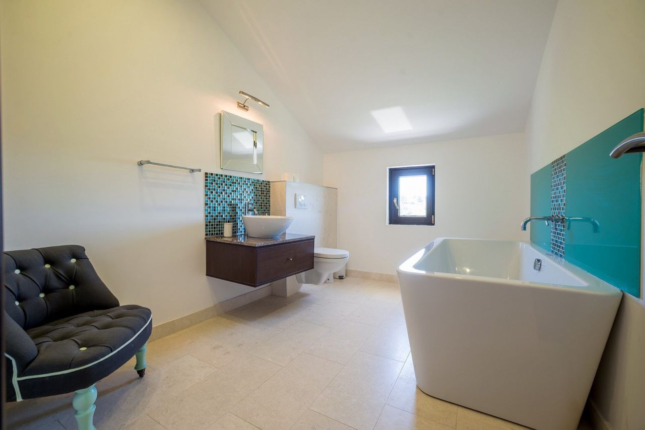 Вилла в Херцег-Нови, Черногория, 240 м² - фото 4