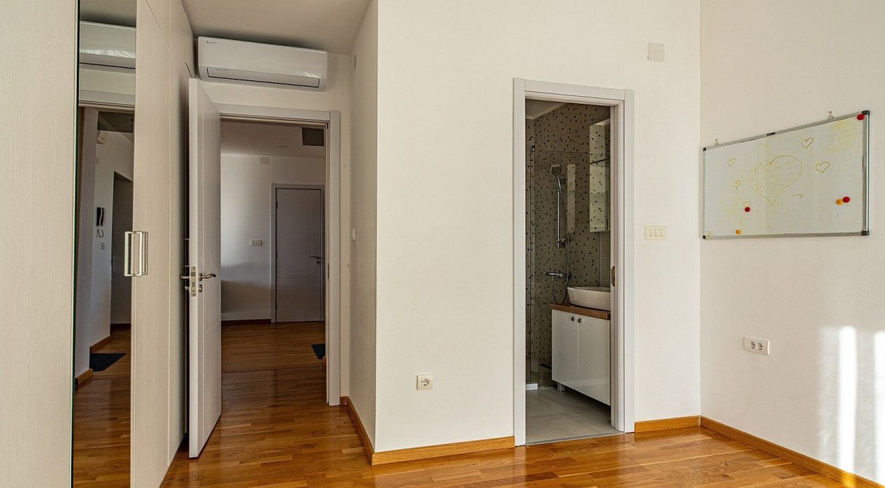 Квартира в Тивате, Черногория, 129 м² - фото 5