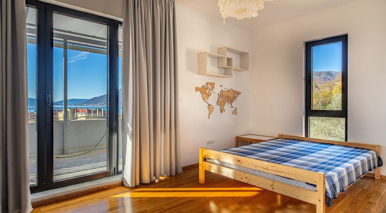 Квартира в Тивате, Черногория, 129 м² - фото 9