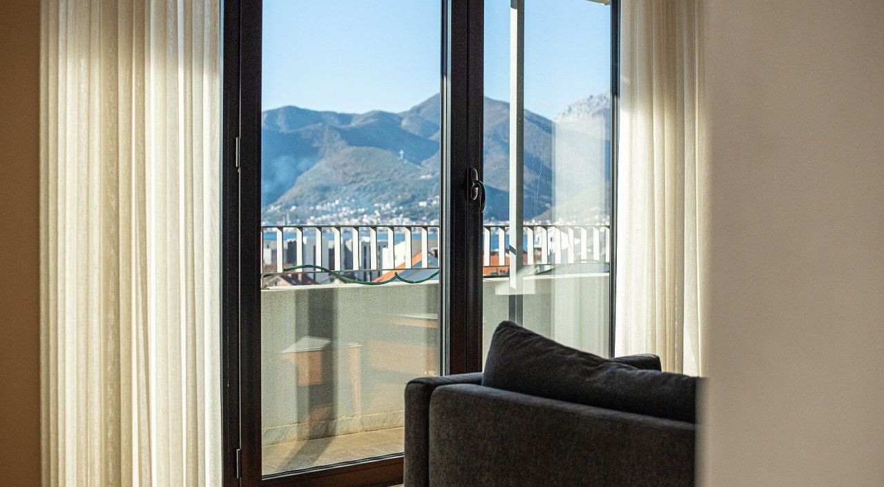 Квартира в Тивате, Черногория, 129 м² - фото 8