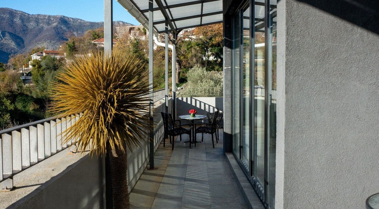 Квартира в Тивате, Черногория, 129 м² - фото 2