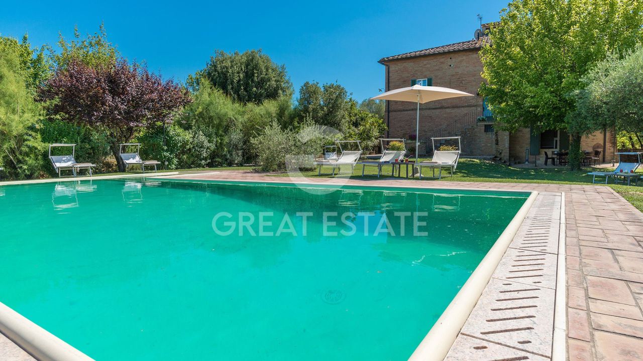 Дом в Сиене, Италия, 547.7 м² - фото 2