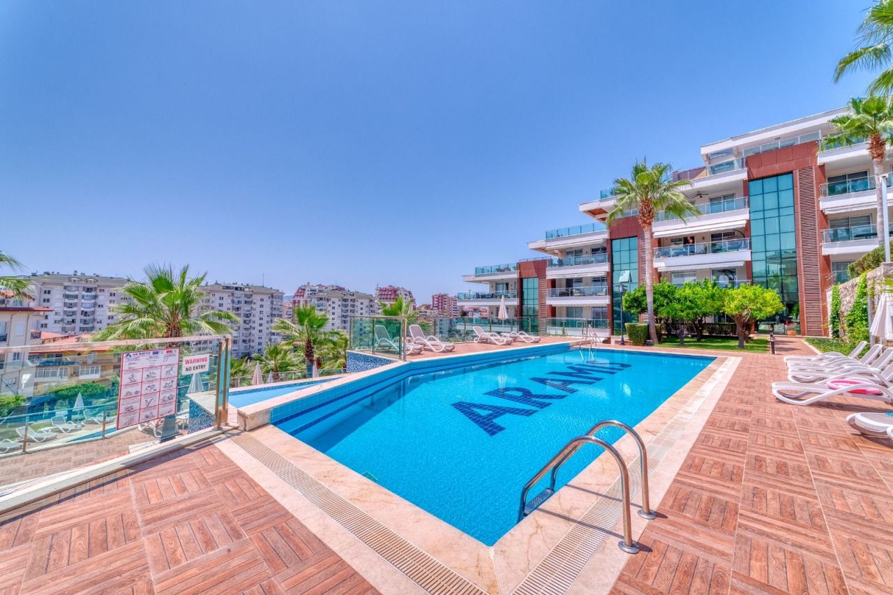 Квартира в Алании, Турция, 180 м² - фото 1
