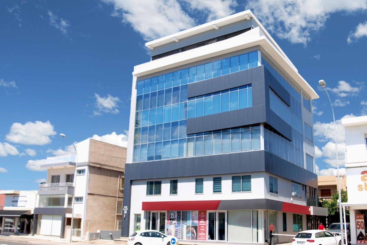 Коммерческая недвижимость в Лимасоле, Кипр, 1 530 м² - фото 2