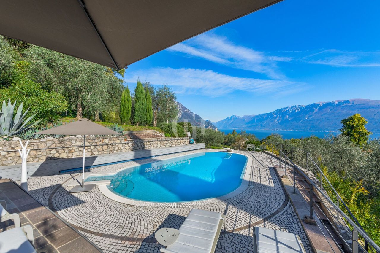 Вилла у озера Гарда, Италия, 280 м² - фото 18