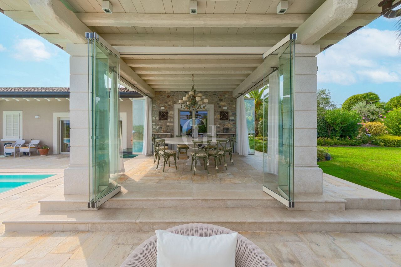 Вилла у озера Гарда, Италия, 294 м² - фото 12