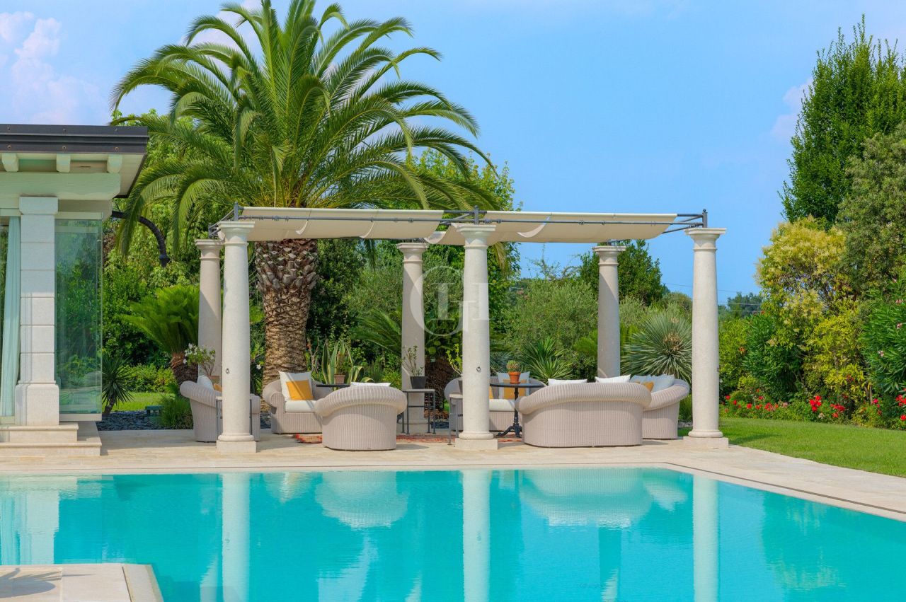 Вилла у озера Гарда, Италия, 294 м² - фото 10