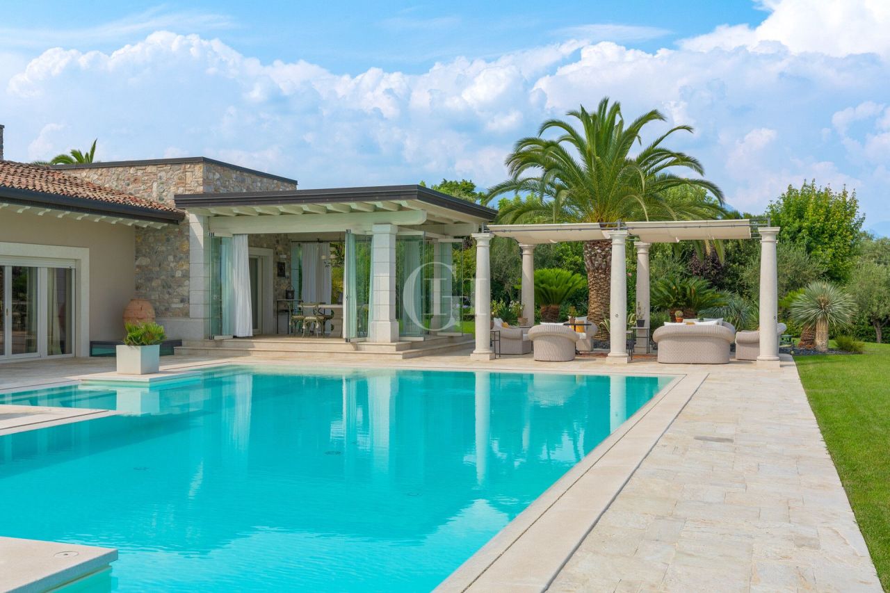 Вилла у озера Гарда, Италия, 294 м² - фото 11