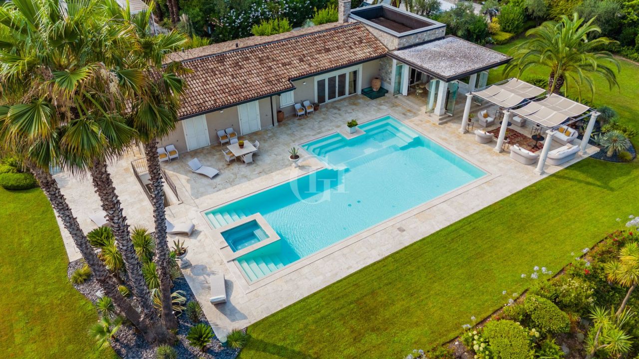 Вилла у озера Гарда, Италия, 294 м² - фото 18