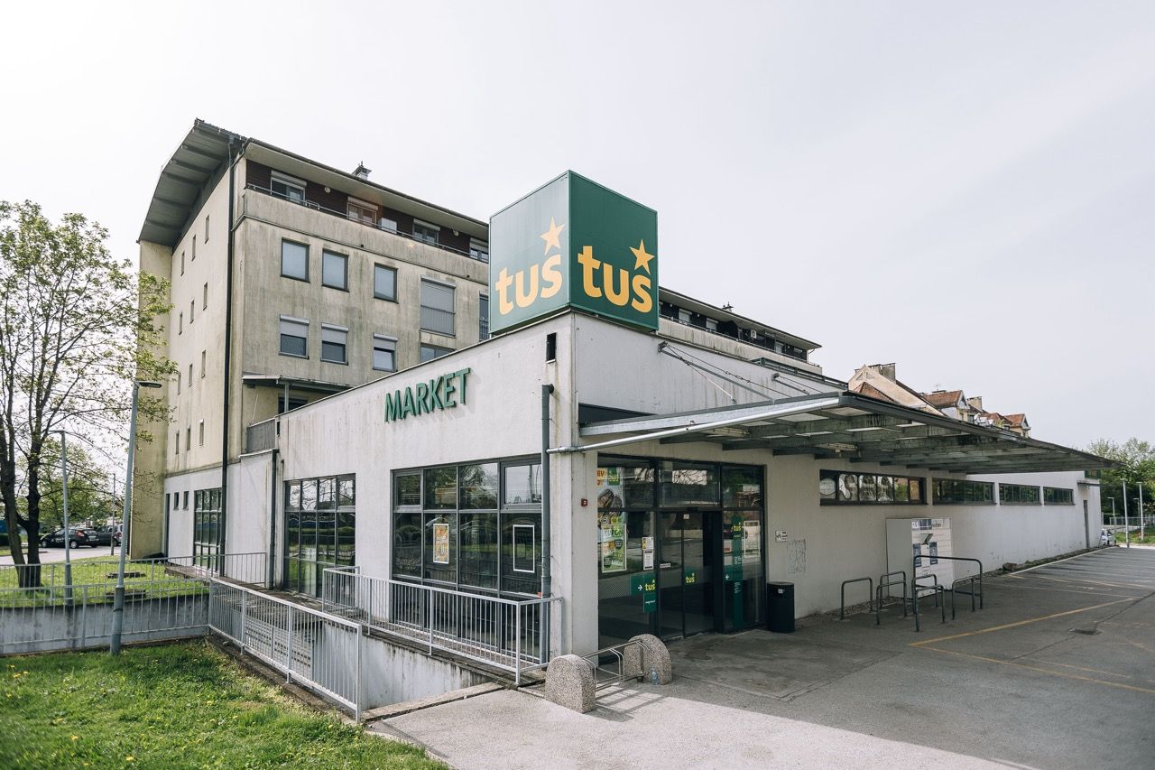 Магазин в Птуе, Словения, 1 186 м² - фото 2