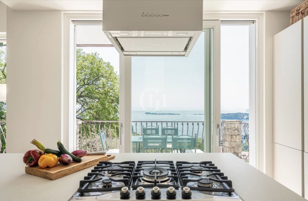 Вилла у озера Гарда, Италия, 500 м² - фото 4