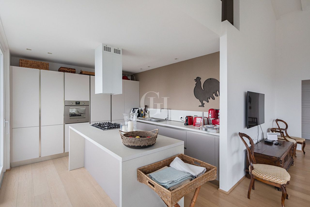 Вилла у озера Гарда, Италия, 500 м² - фото 5