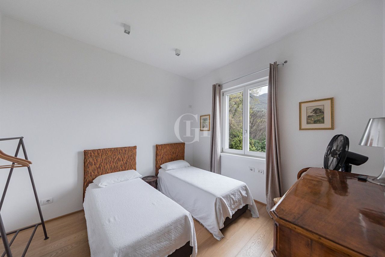 Вилла у озера Гарда, Италия, 500 м² - фото 14