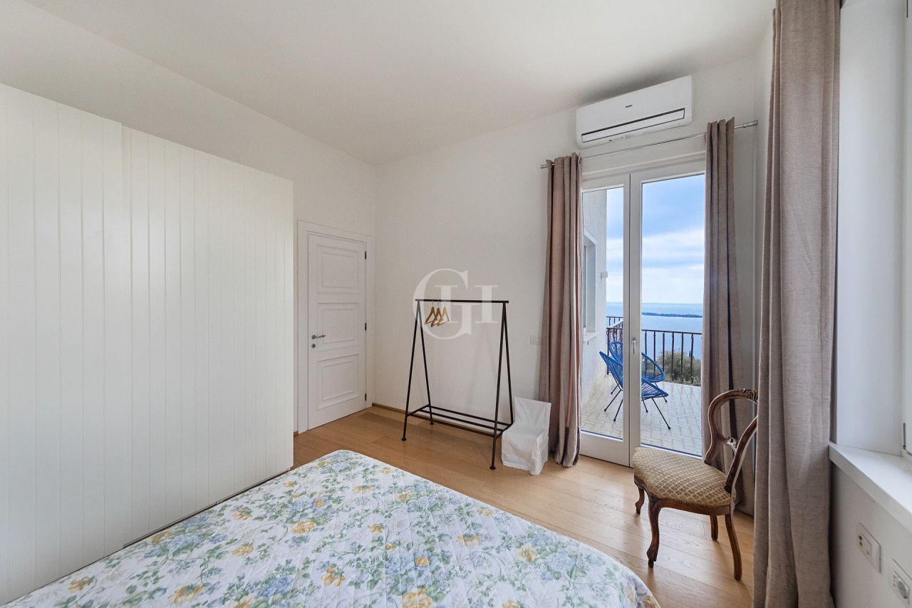 Вилла у озера Гарда, Италия, 500 м² - фото 13