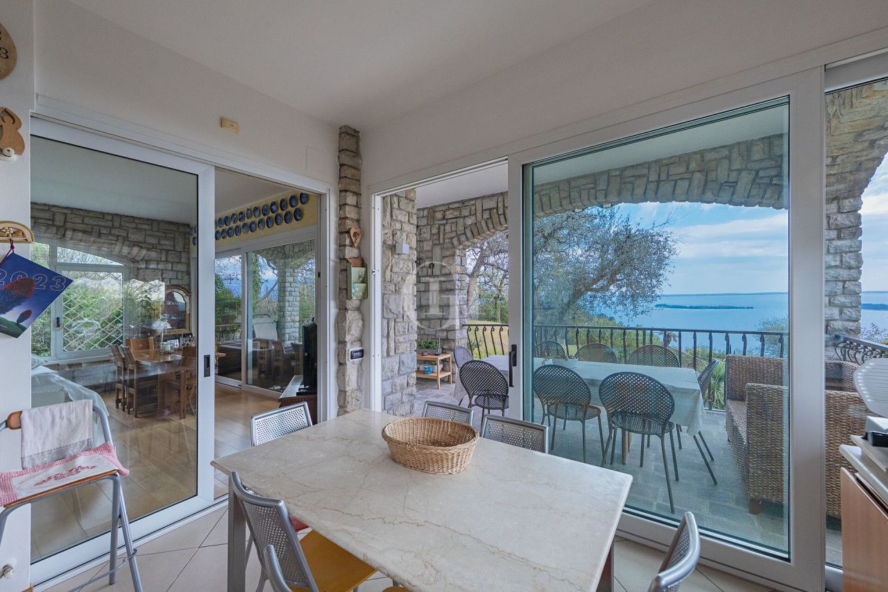 Вилла у озера Гарда, Италия, 500 м² - фото 16