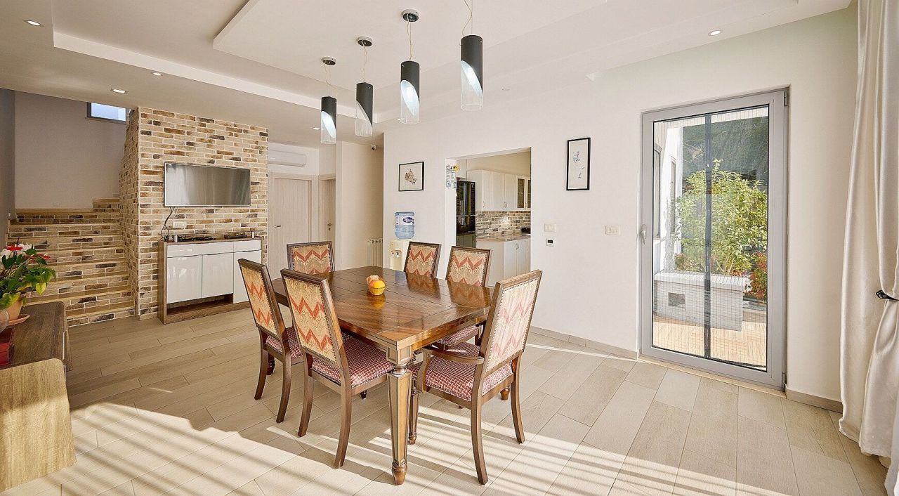 Вилла в Кримовице, Черногория, 200 м² - фото 11