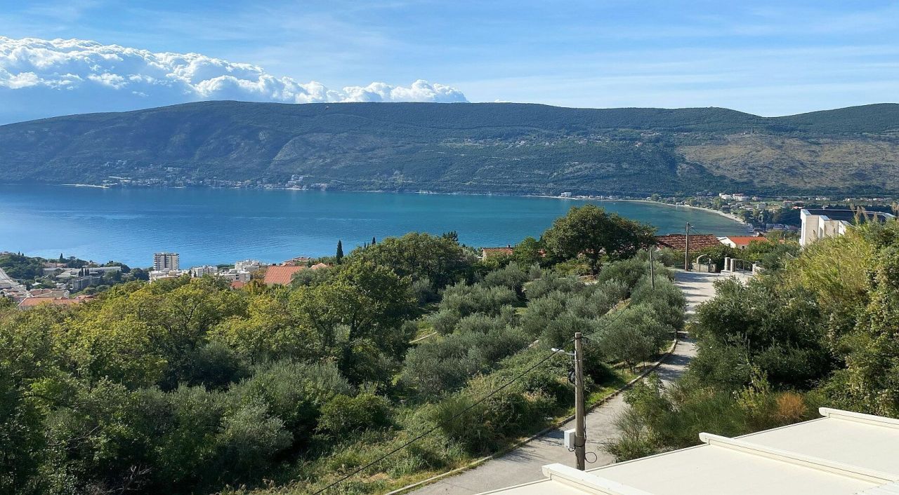 Квартира в Херцег-Нови, Черногория, 132 м² - фото 13