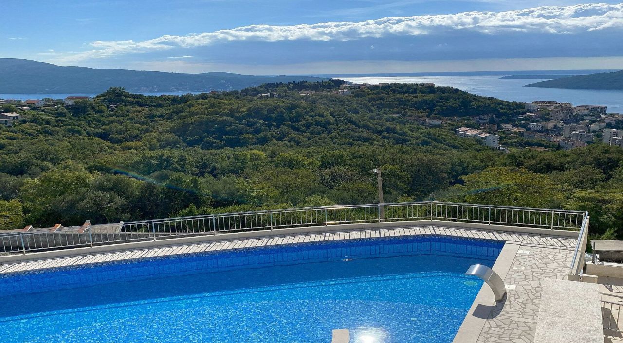 Квартира в Херцег-Нови, Черногория, 132 м² - фото 5