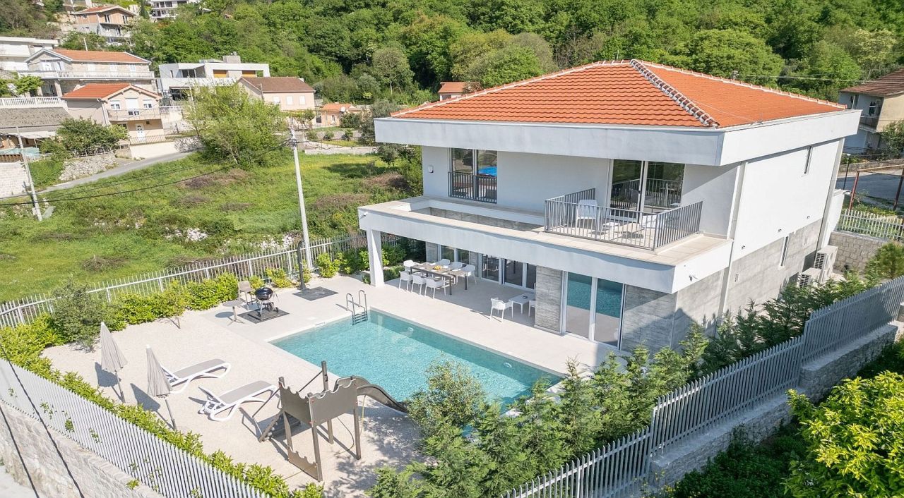 Вилла в Ораховаце, Черногория, 250 м² - фото 1