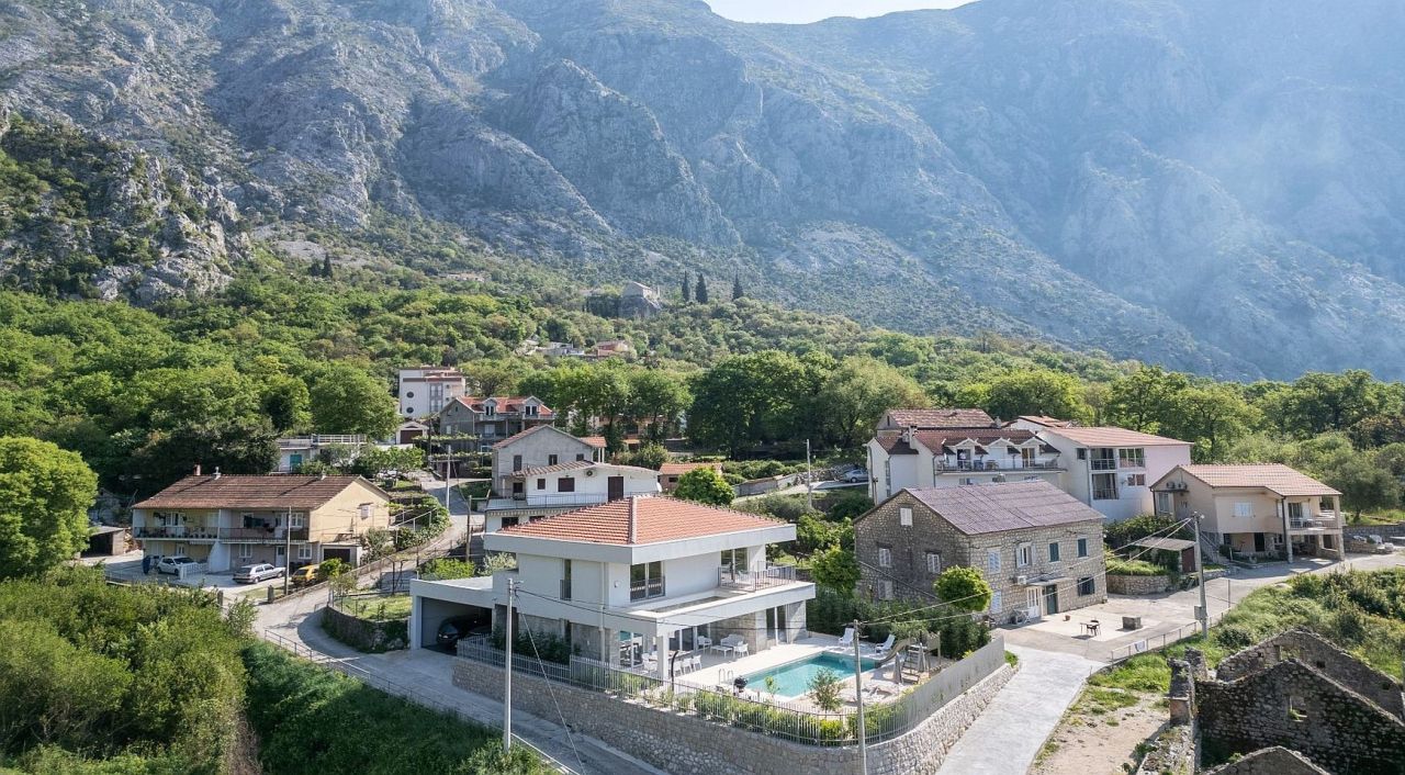 Вилла в Ораховаце, Черногория, 250 м² - фото 3