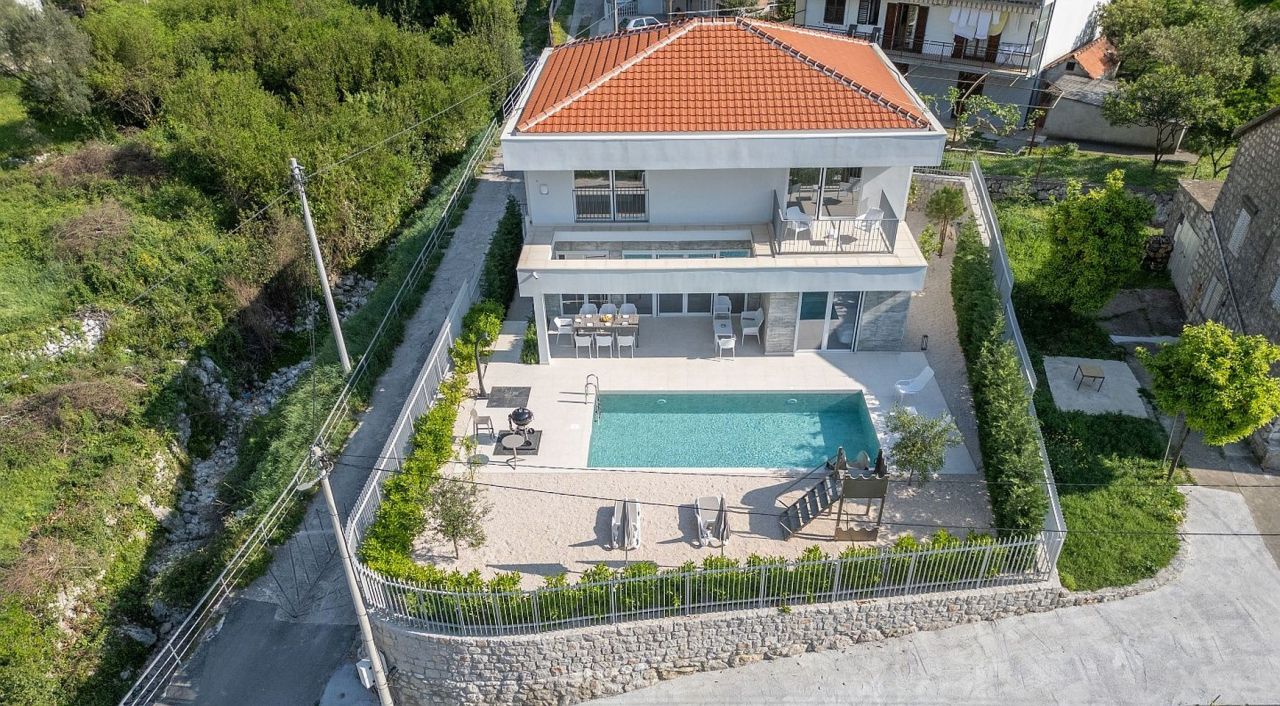 Вилла в Ораховаце, Черногория, 250 м² - фото 2