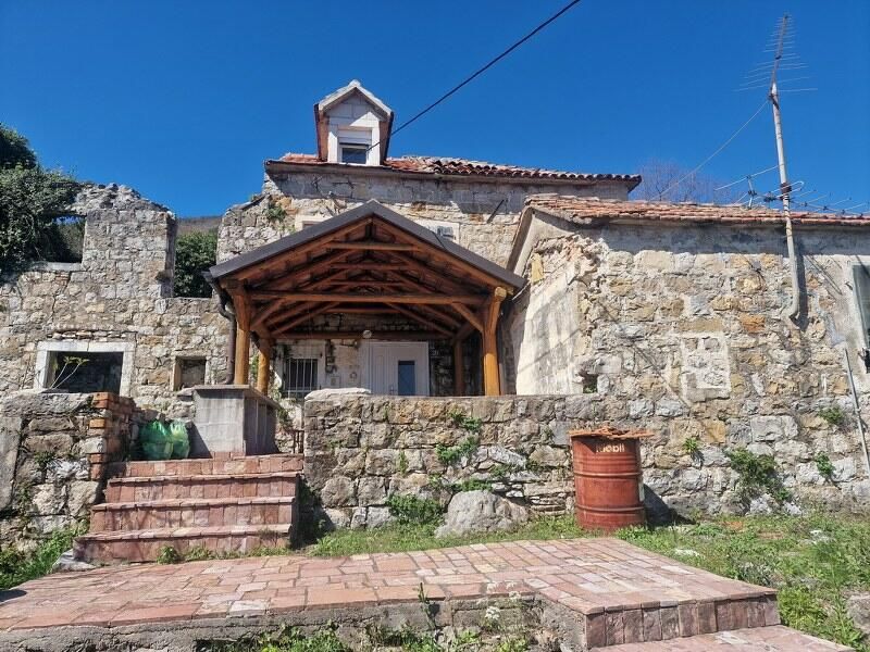 Дом в Херцег-Нови, Черногория, 78 м² - фото 1