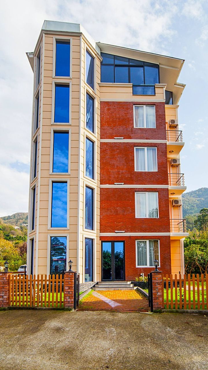 Отель, гостиница в Батуми, Грузия, 1 850 м² - фото 1