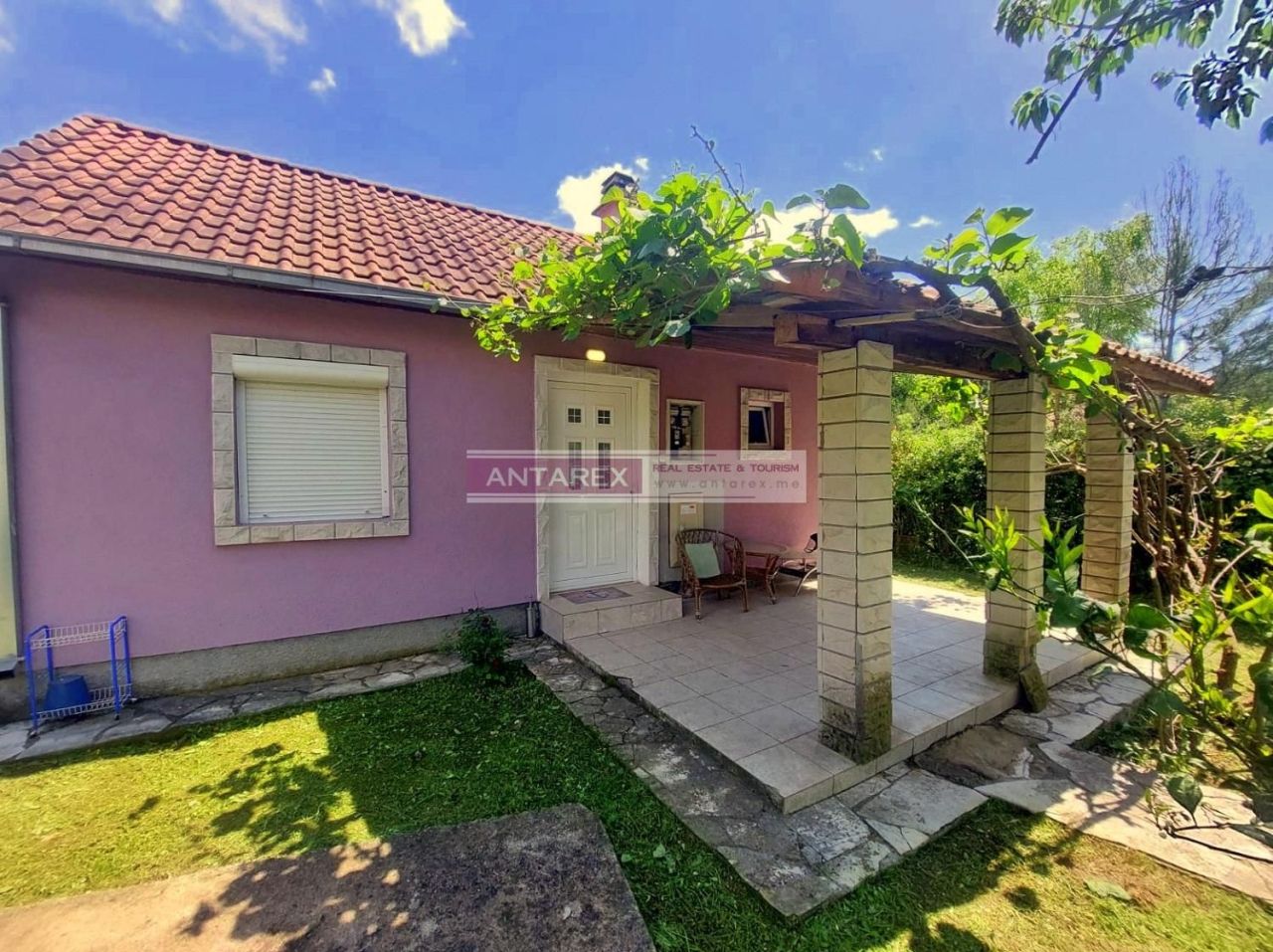 Вилла в Зеленике, Черногория, 64 м² - фото 1