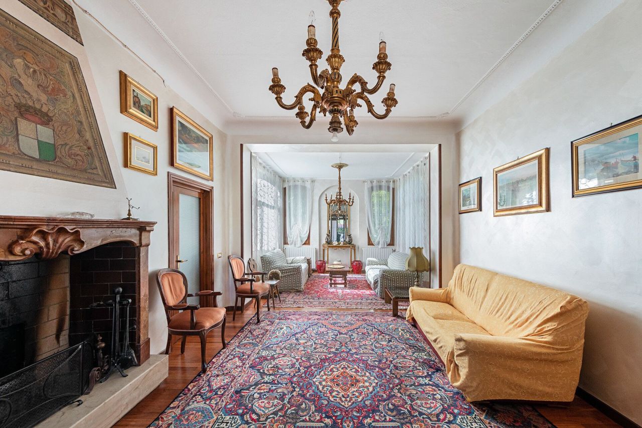 Вилла у озера Гарда, Италия, 650 м² - фото 10