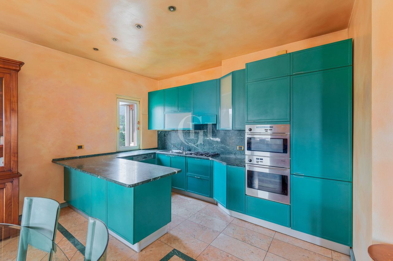 Пентхаус у озера Гарда, Италия, 171 м² - фото 10