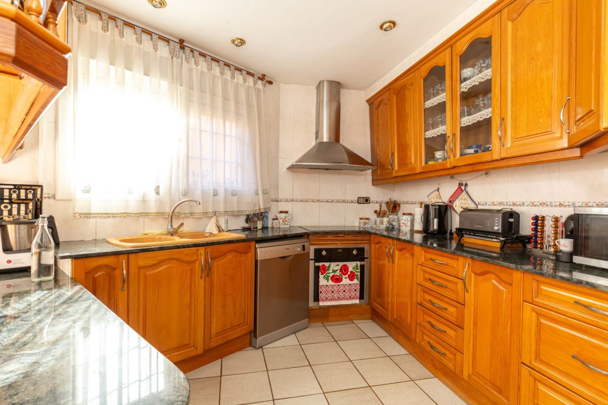 Дом в Барселоне, Испания, 375 м² - фото 10