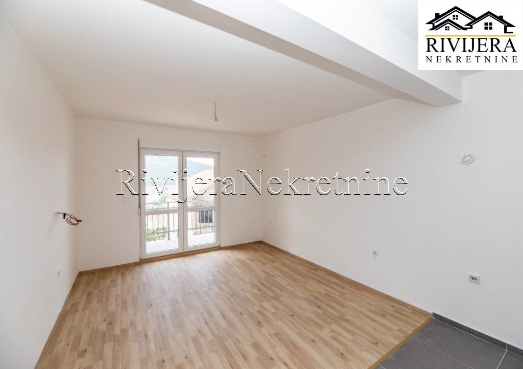 Квартира в Херцег-Нови, Черногория, 43 м² - фото 1