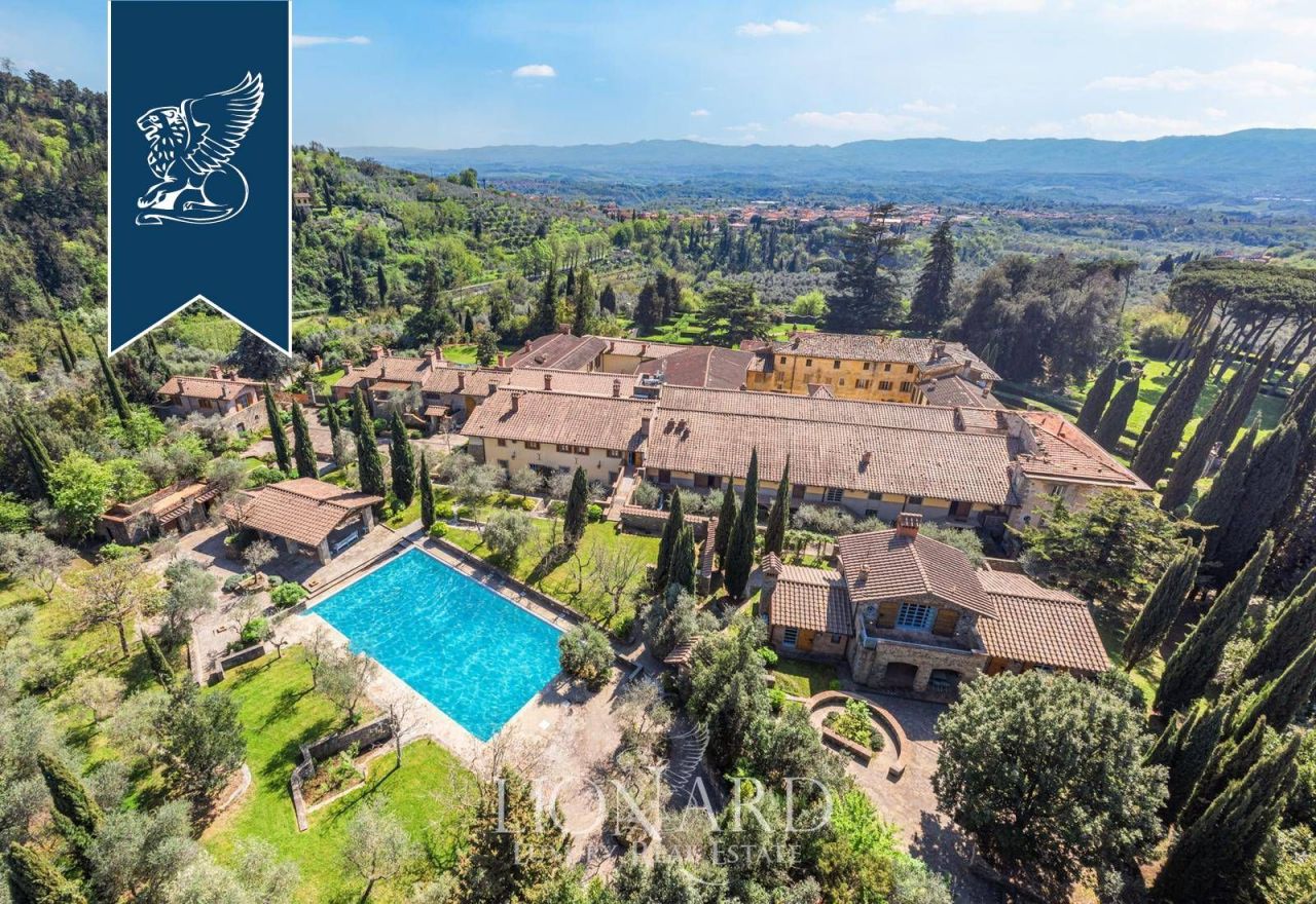 Ферма в Ареццо, Италия, 14 000 м² - фото 2