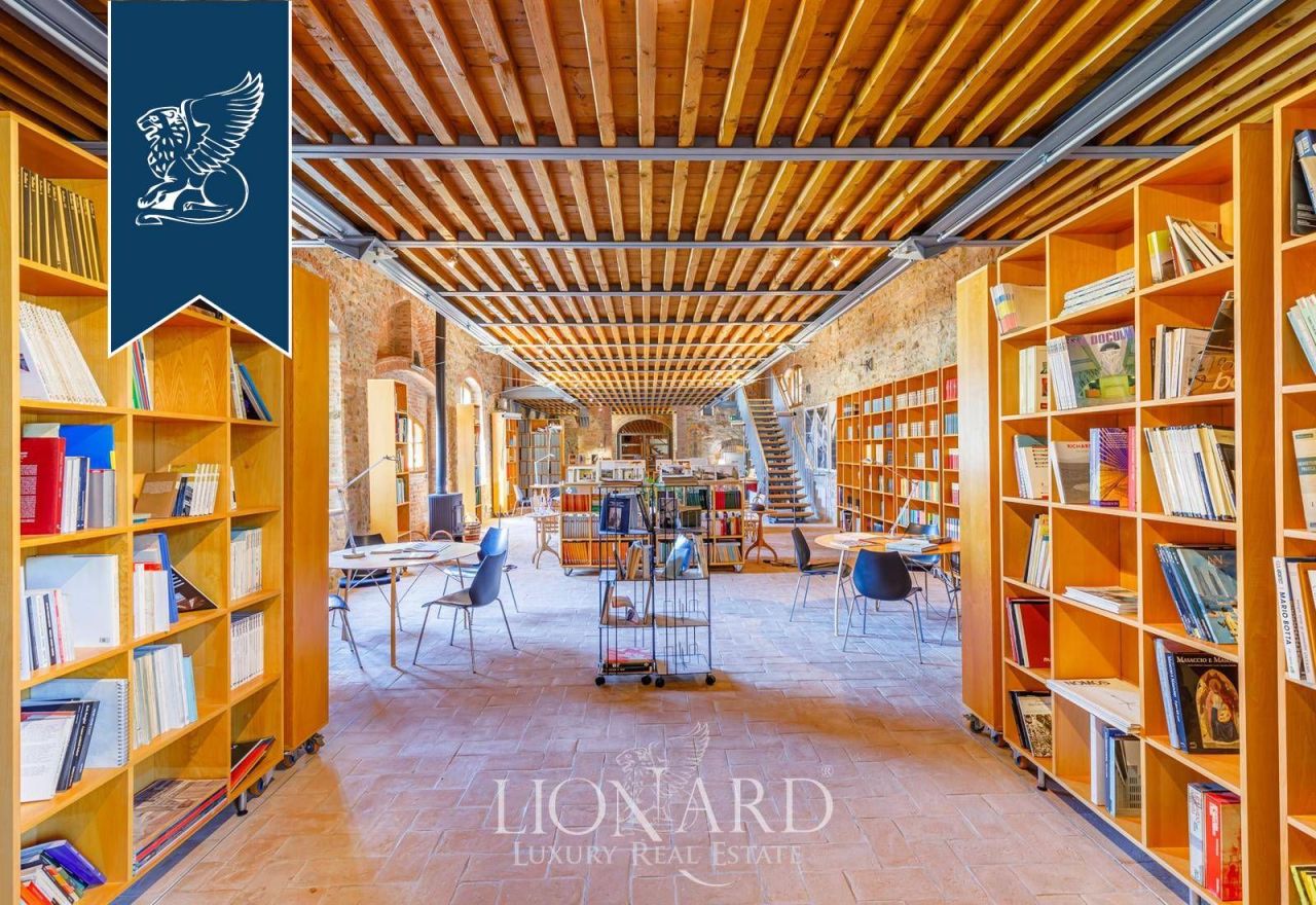 Ферма в Ареццо, Италия, 14 000 м² - фото 16