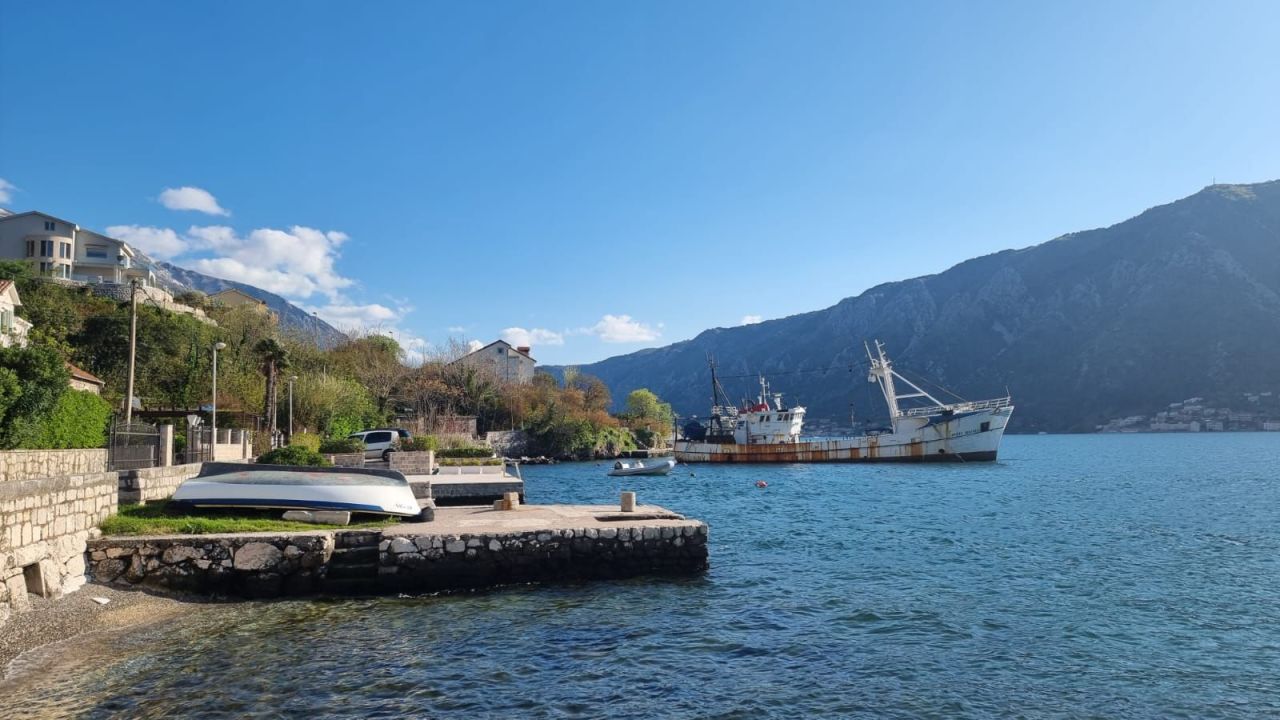 Земля в Доброте, Черногория, 904 м² - фото 1