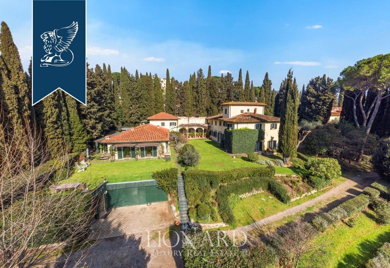 Вилла во Флоренции, Италия, 1 300 м² - фото 1
