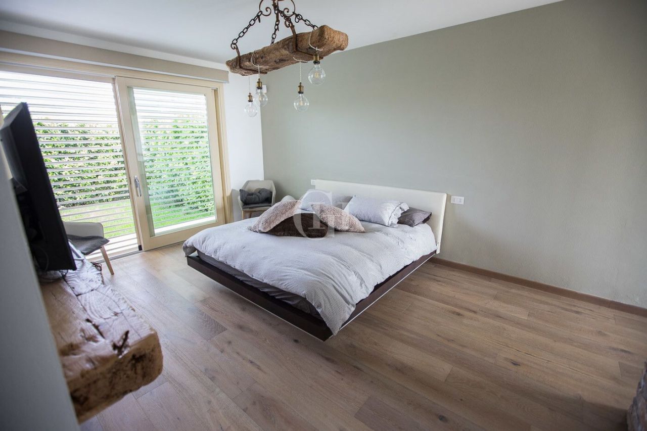 Апартаменты у озера Гарда, Италия, 225 м² - фото 8