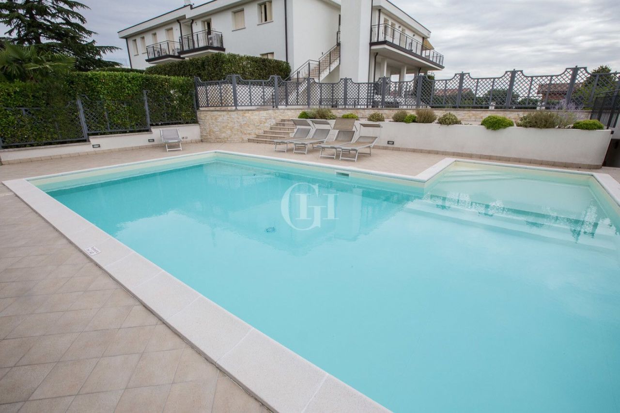 Апартаменты у озера Гарда, Италия, 225 м² - фото 18