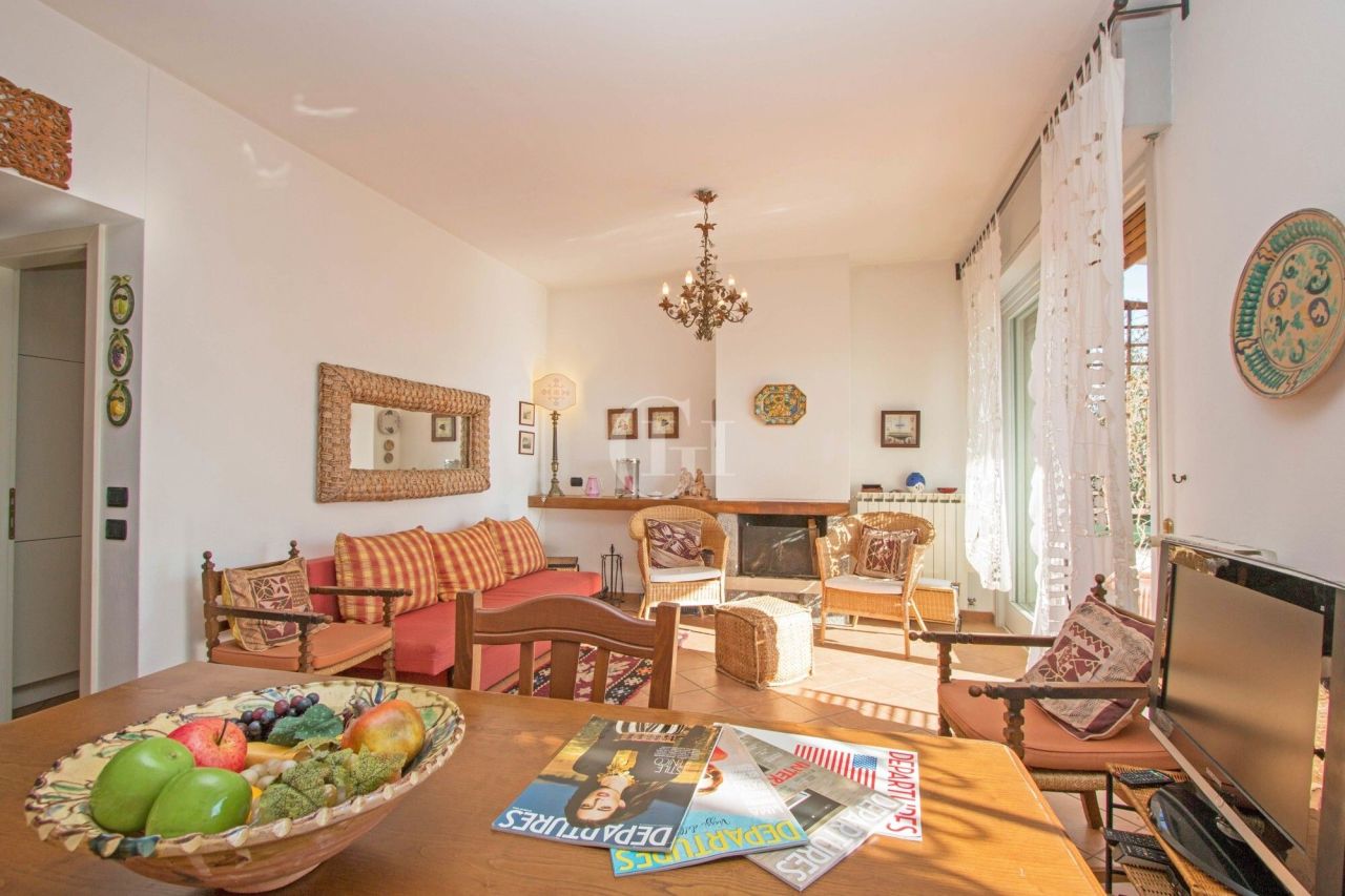 Вилла у озера Гарда, Италия, 200 м² - фото 8