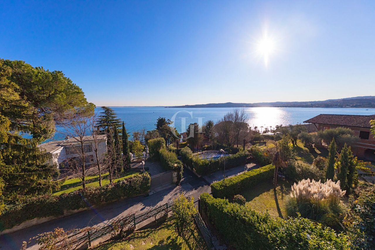 Вилла у озера Гарда, Италия, 200 м² - фото 3