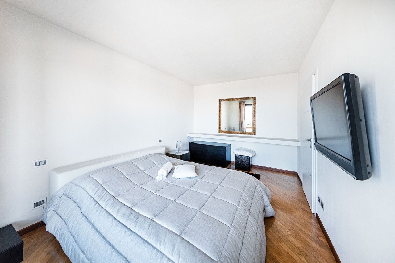 Вилла у озера Гарда, Италия, 140 м² - фото 14