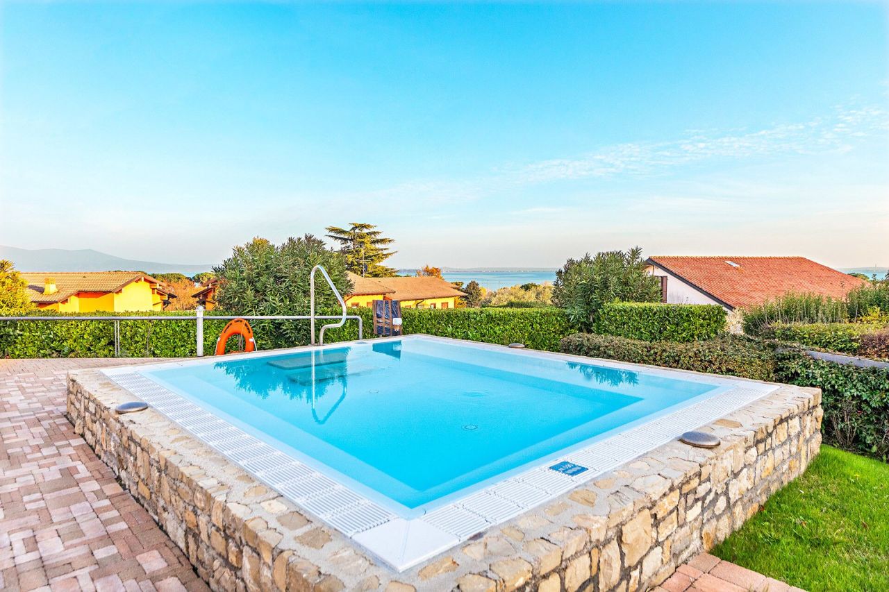 Вилла у озера Гарда, Италия, 140 м² - фото 17