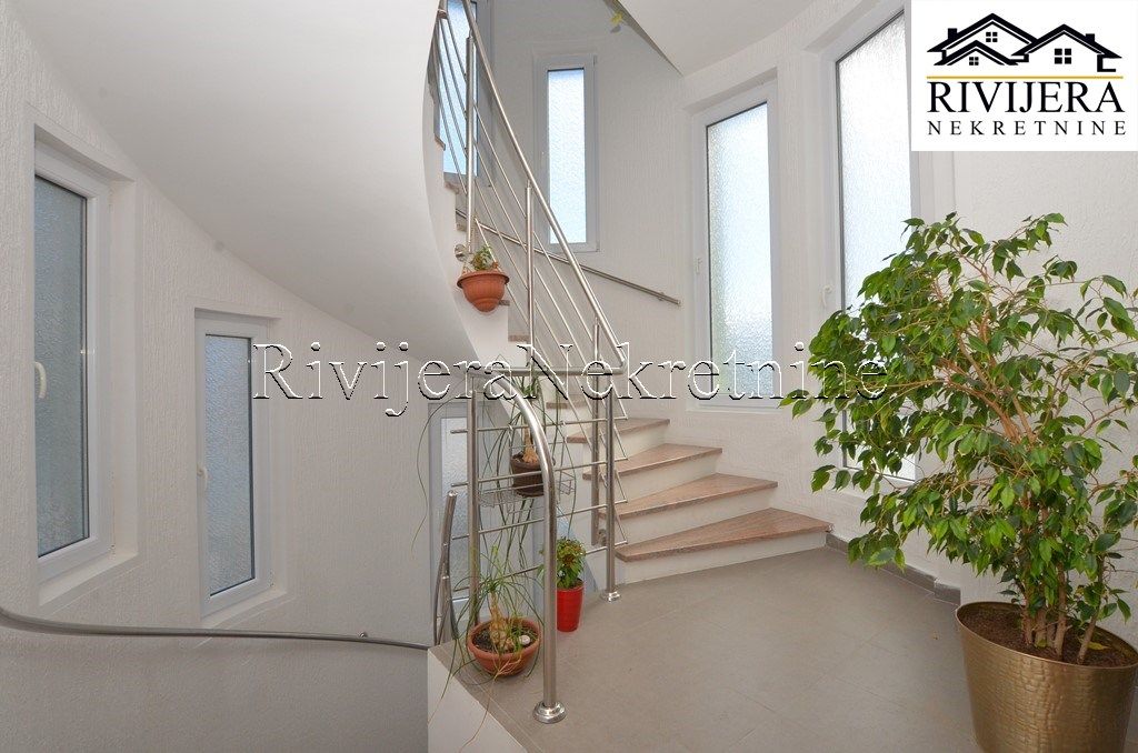 Дом в Херцег-Нови, Черногория, 460 м² - фото 12