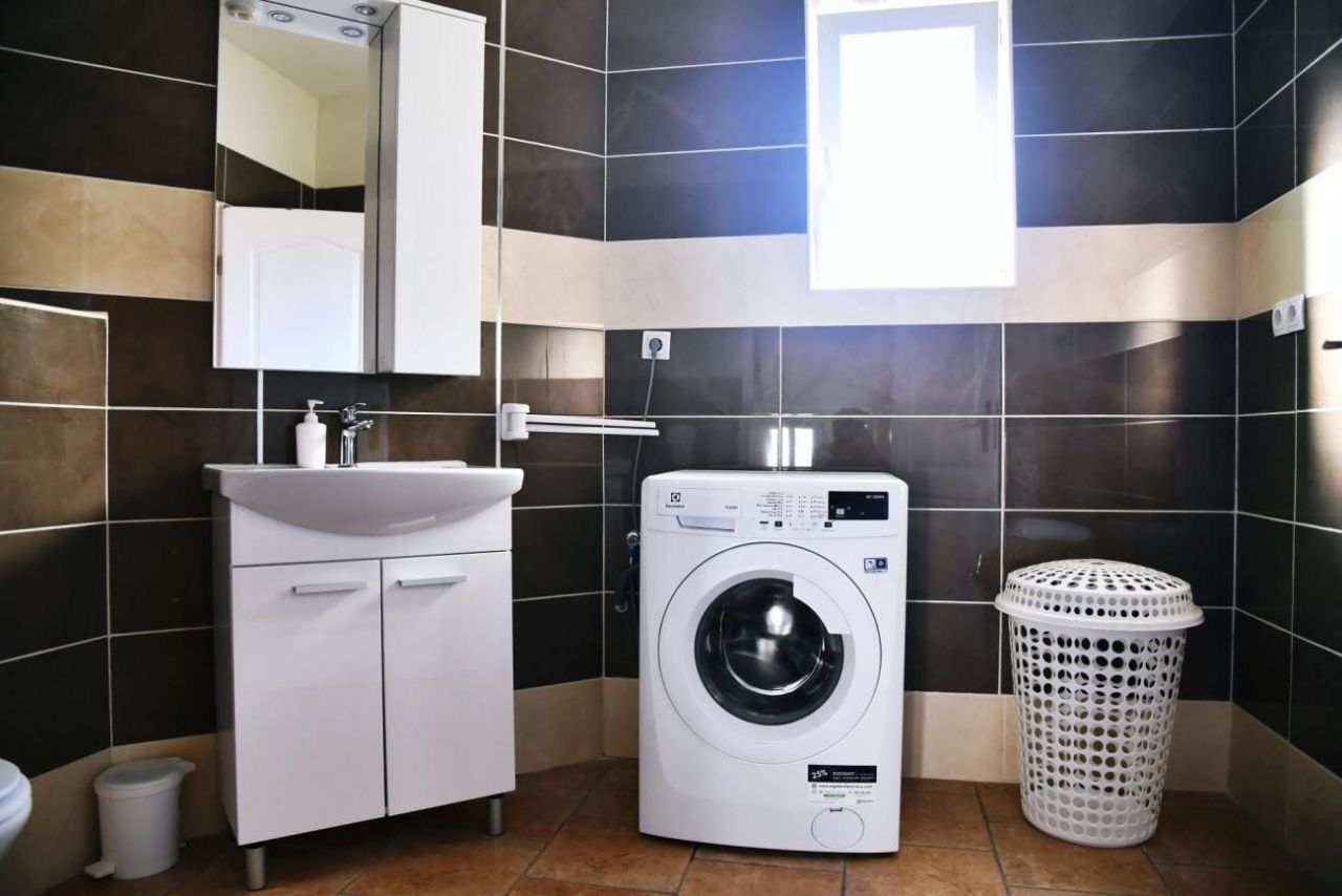 Отель, гостиница Malinska, Хорватия, 456 м² - фото 6