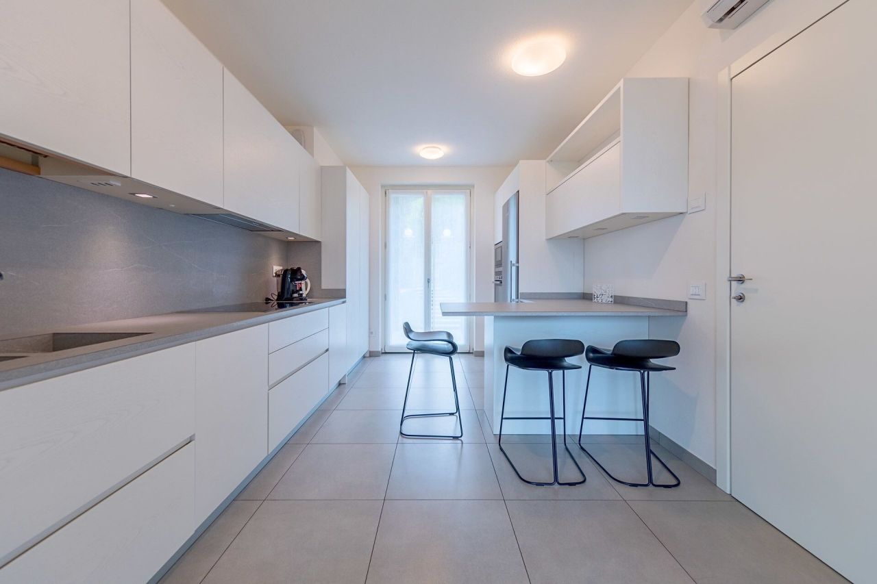 Вилла у озера Комо, Италия, 435 м² - фото 17