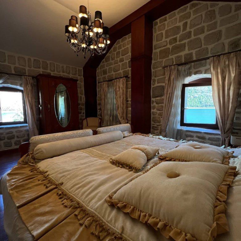 Вилла в Херцег-Нови, Черногория, 300 м² - фото 1