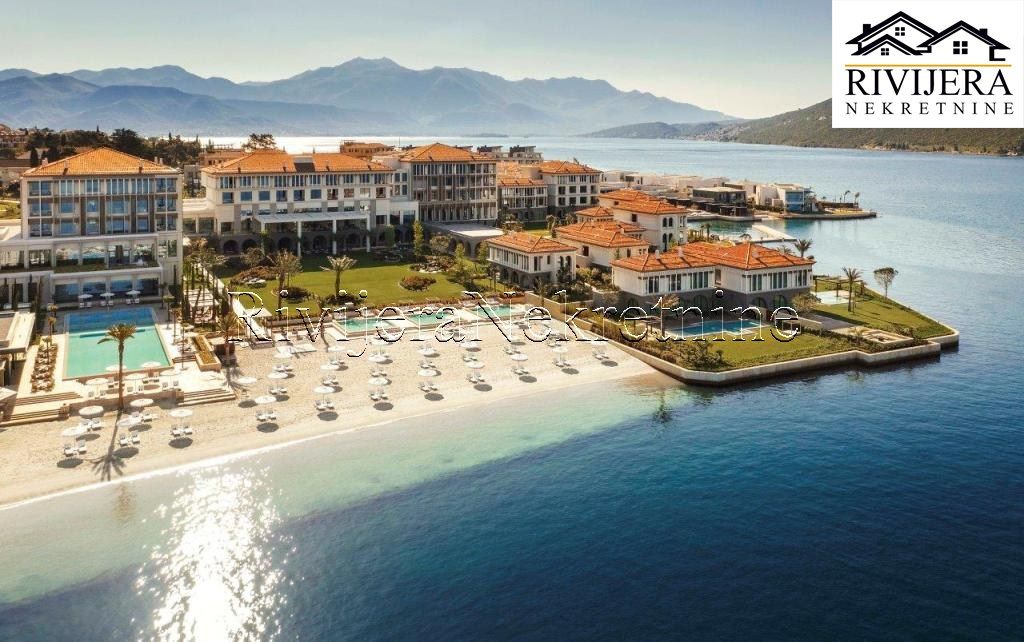 Вилла в Херцег-Нови, Черногория, 611 м² - фото 1