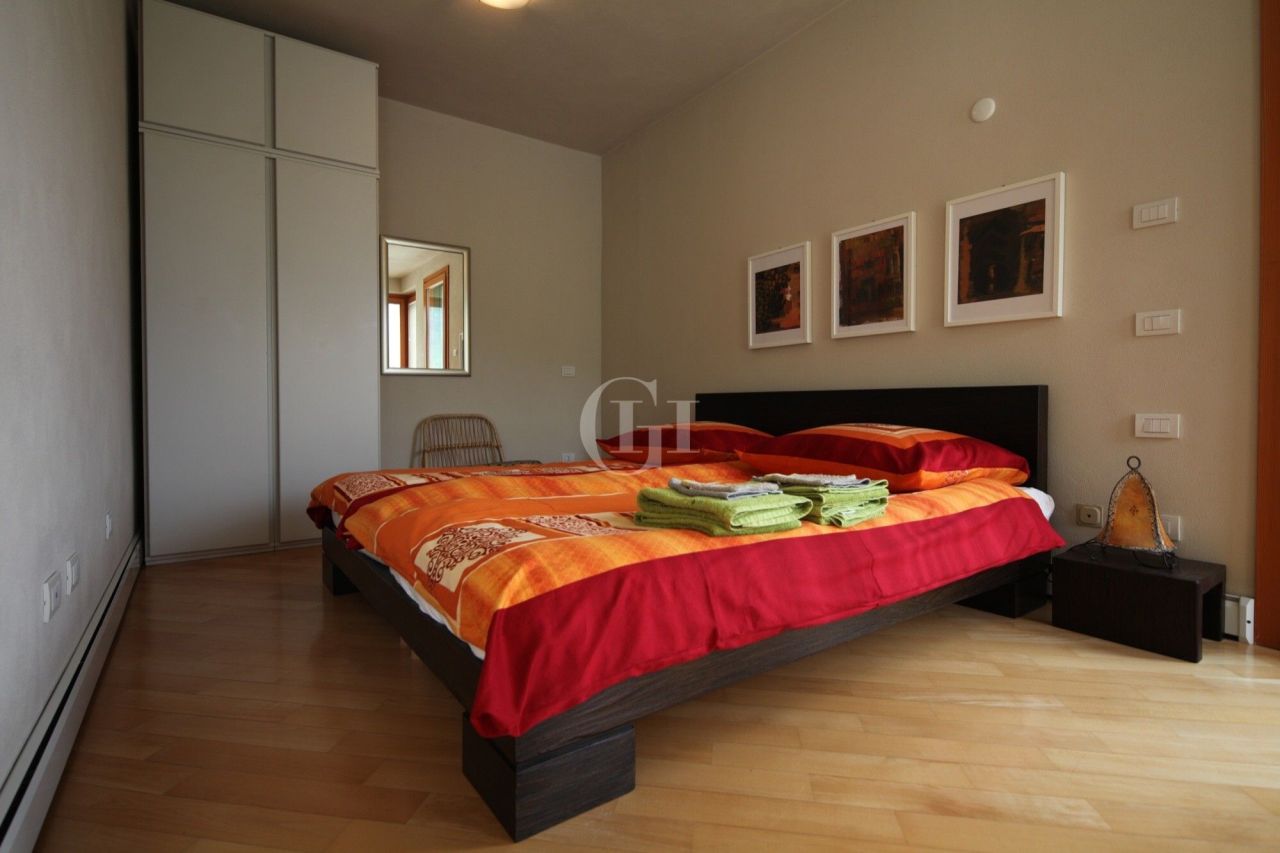 Вилла у озера Комо, Италия, 400 м² - фото 9